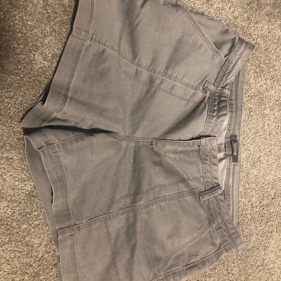 Grey shorts - Picture 3 of 4